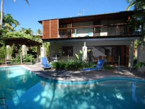 Leilani Tiare - stylish villa on Four Mile Beach